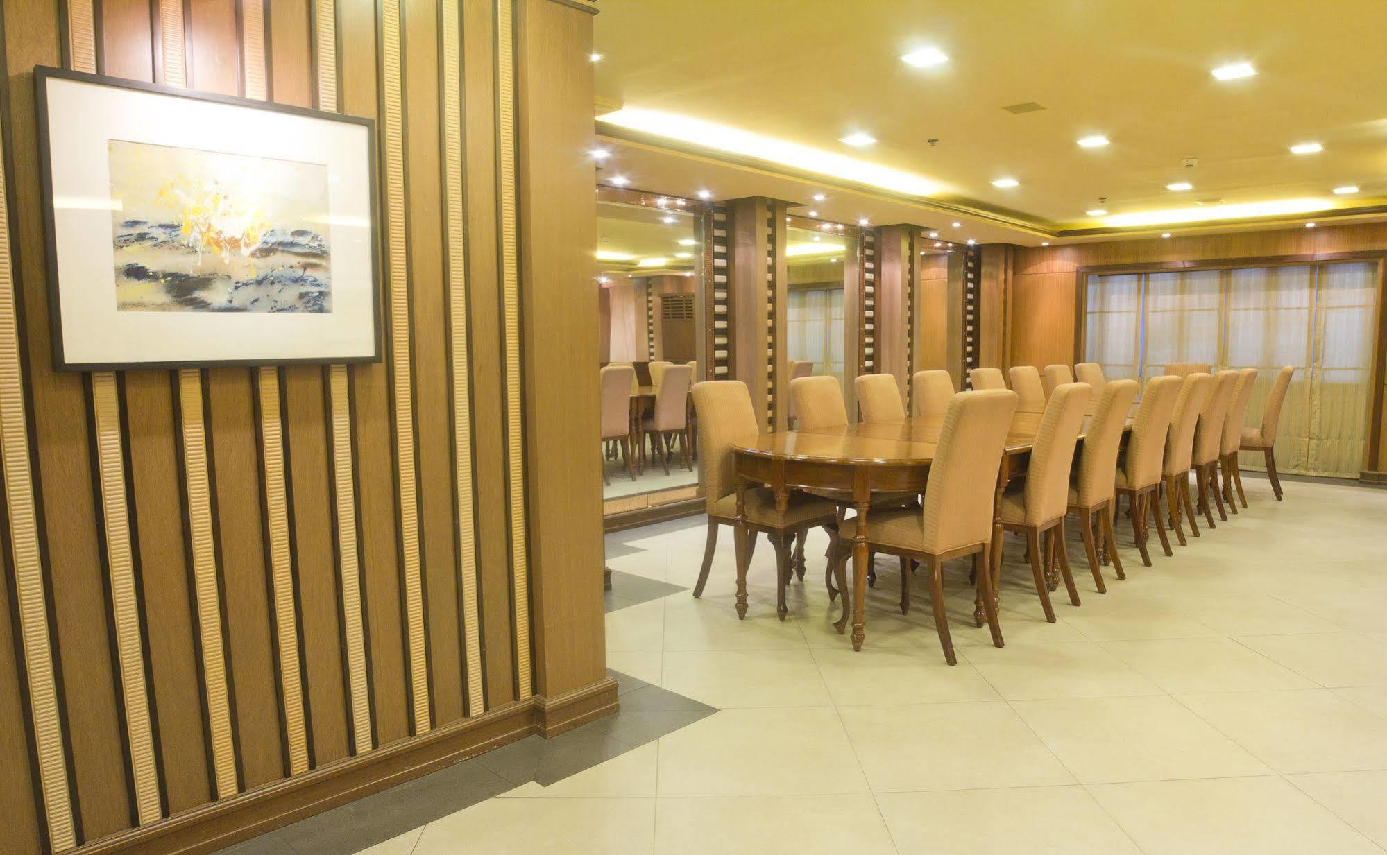 Herald Suites Solana Makati City Zewnętrze zdjęcie